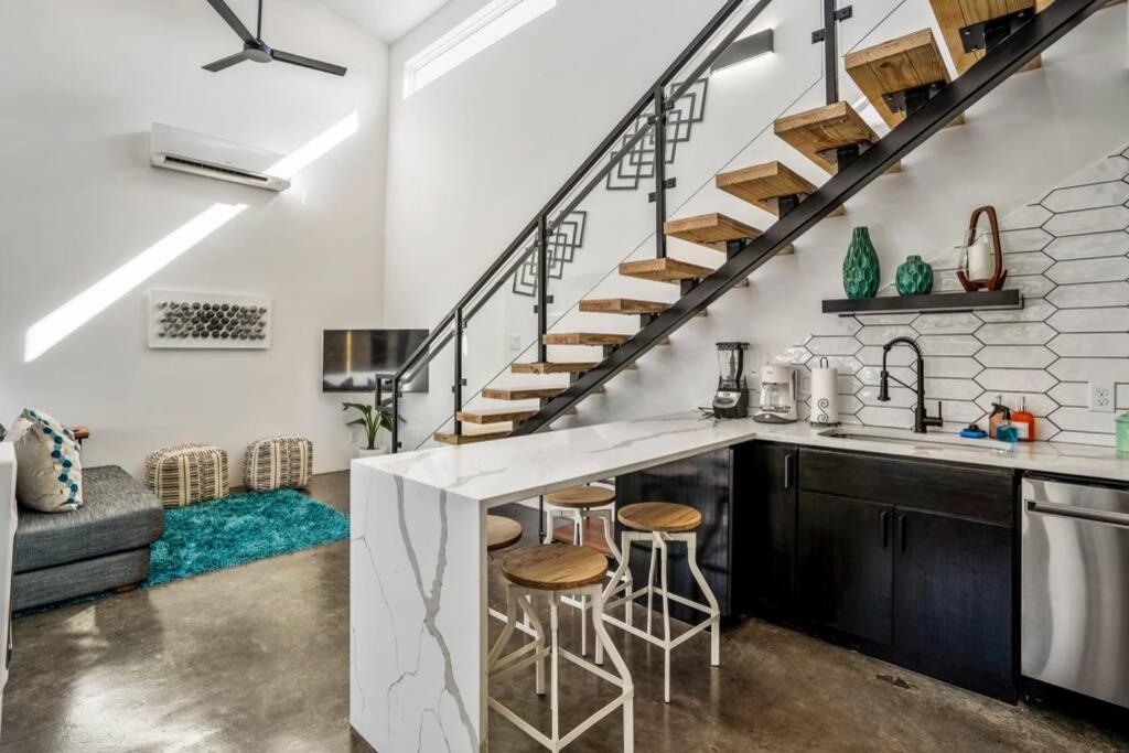 Quantum Tiny Loft At East End Revitalized 휴스턴 외부 사진
